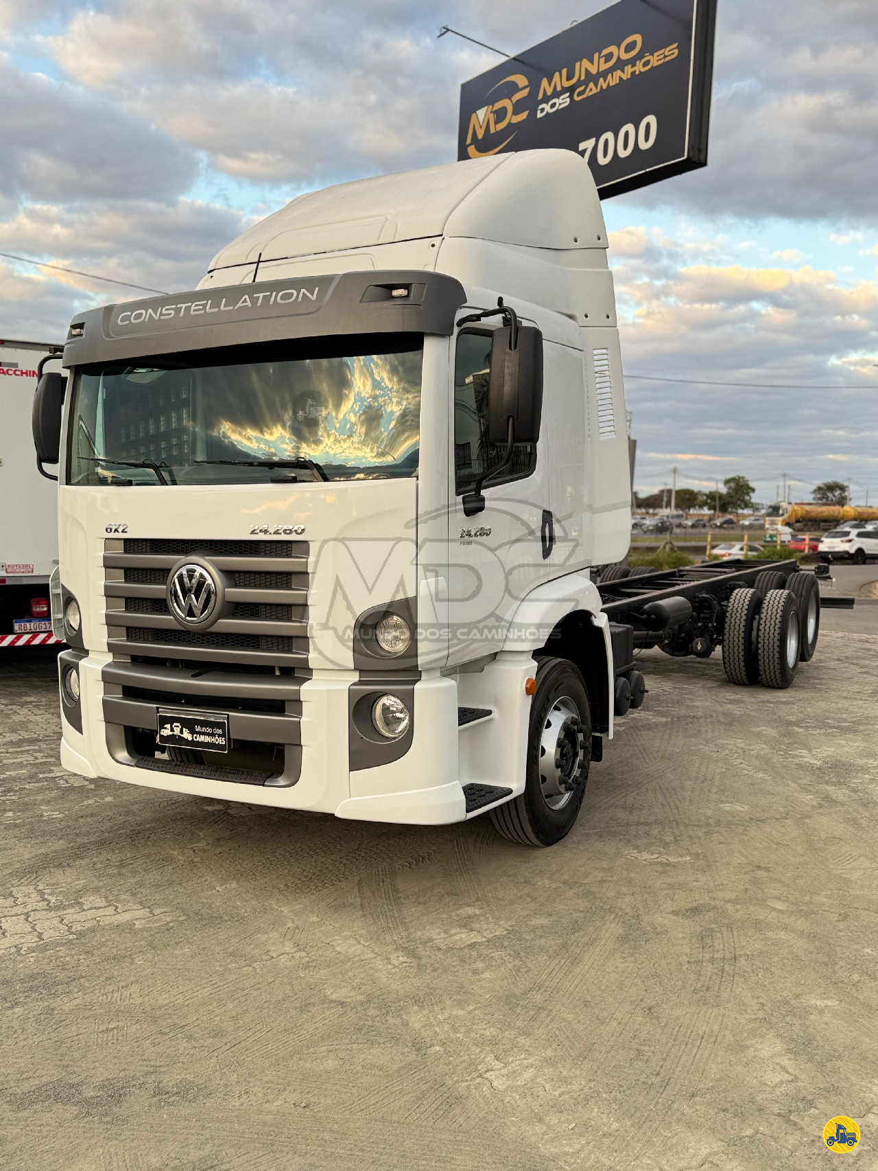 CAMINHAO VOLKSWAGEN VW 24280 Chassis Truck 6x2 Mundo dos Caminhões SUMARE SÃO PAULO SP